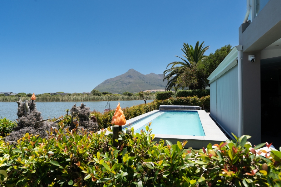 3 Bedroom Property for Sale in Lake Michelle Western Cape